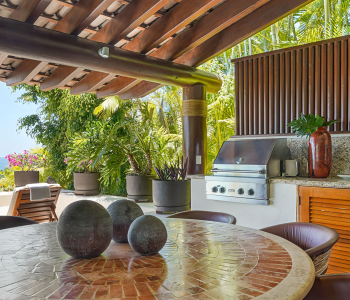 four seasons outdoor kitchen